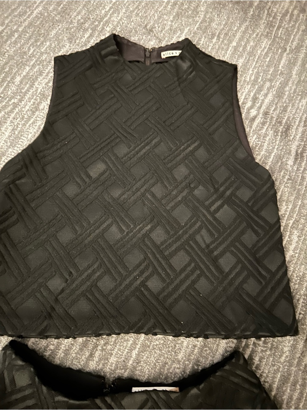 Alice + Olivia textured geometric SKIRT SET - Picture 5 of 12